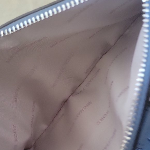 MICHAEL KORS LEATHER CELLPHONE HOLDER WALLET CLUTCH - Picture 13 of 17